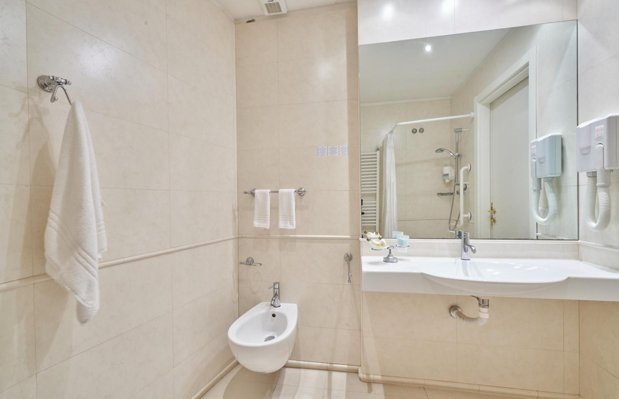 Hotel Bristol Bellaria-Igea Marina Buitenkant foto