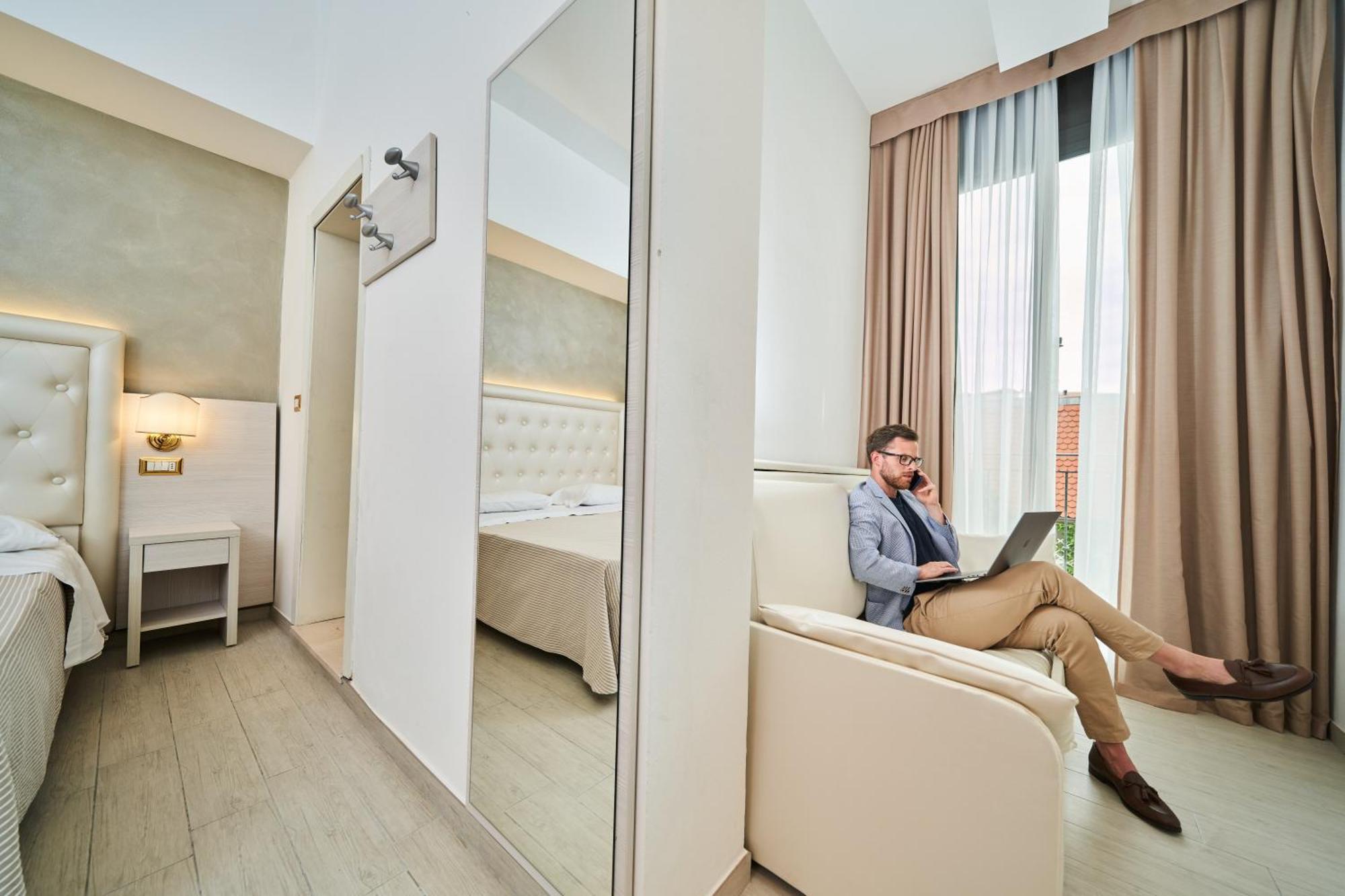 Hotel Bristol Bellaria-Igea Marina Buitenkant foto