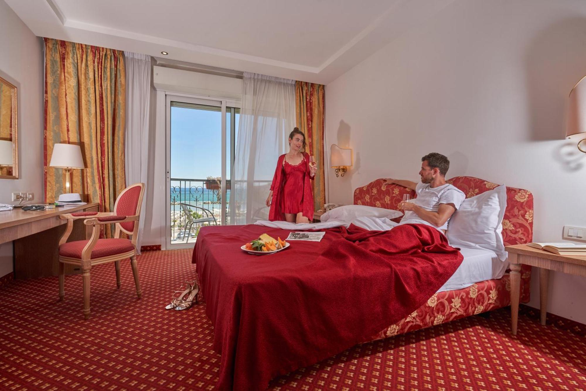 Hotel Bristol Bellaria-Igea Marina Buitenkant foto