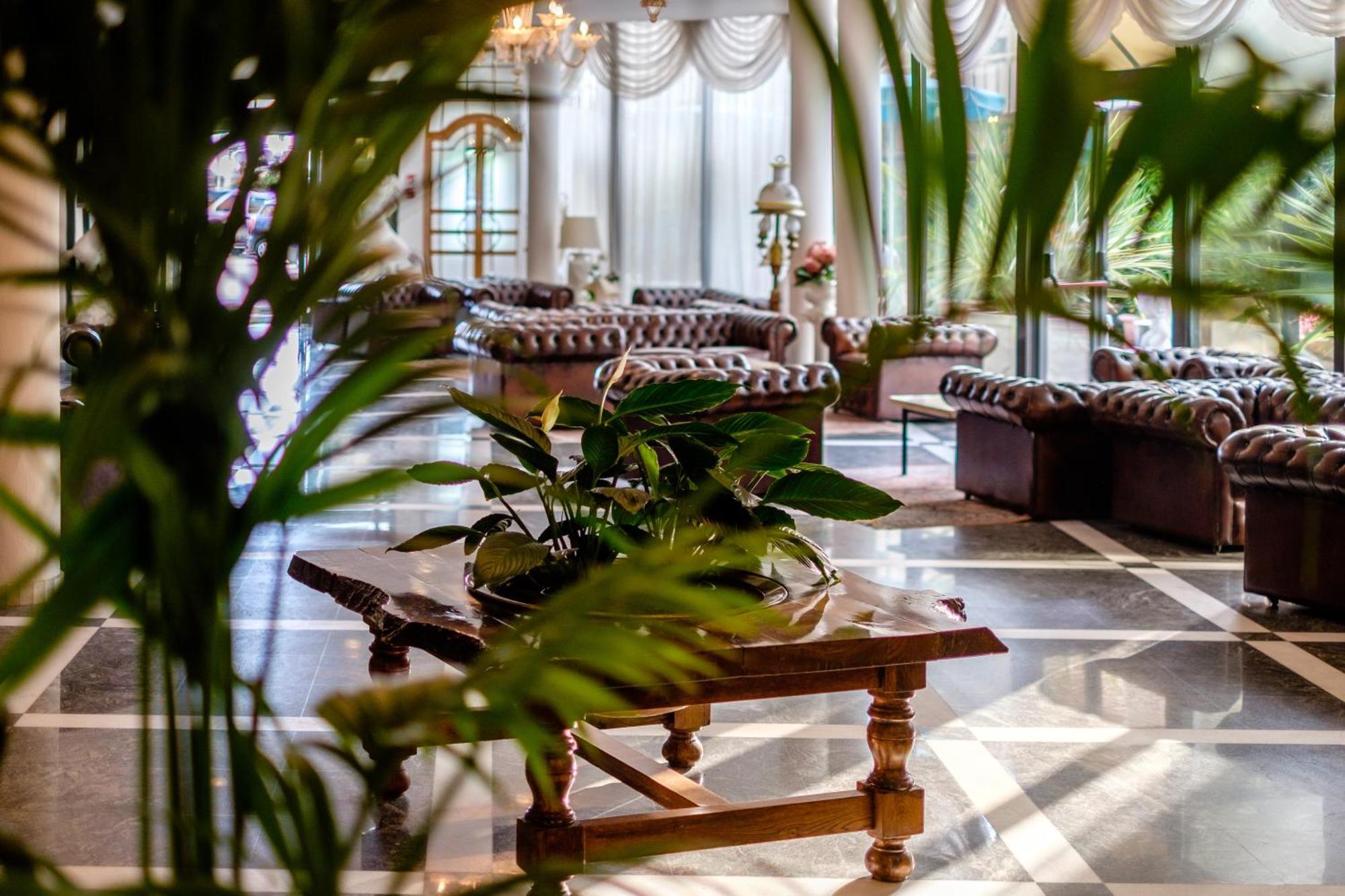 Hotel Bristol Bellaria-Igea Marina Buitenkant foto