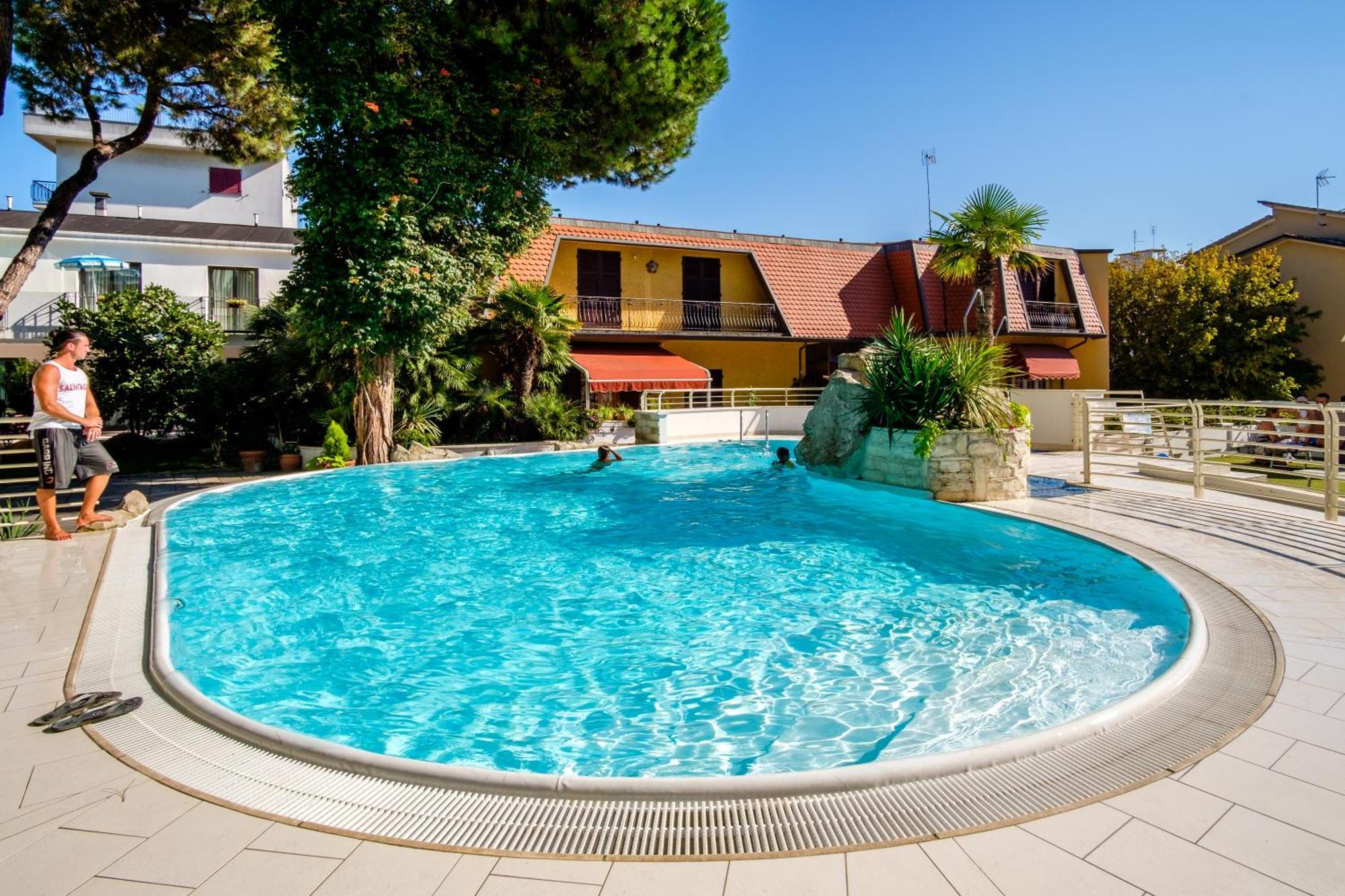 Hotel Bristol Bellaria-Igea Marina Buitenkant foto
